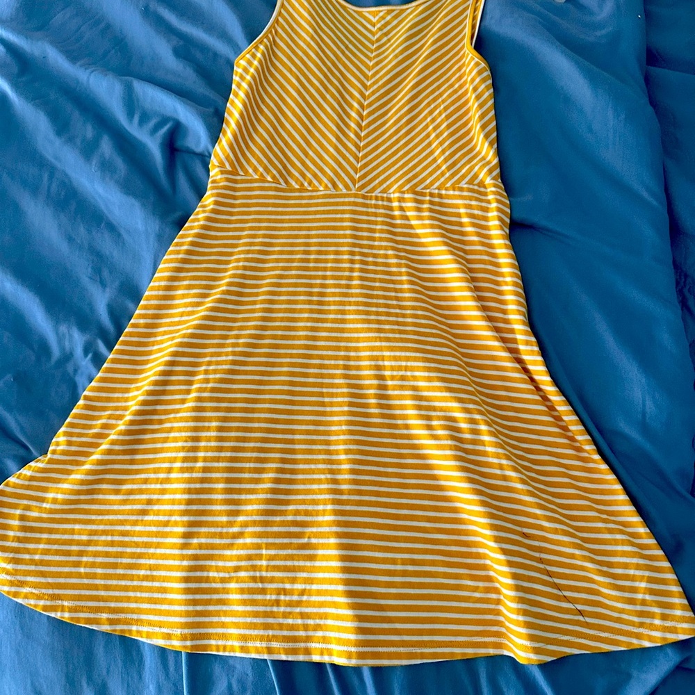 Old navy girls size L 10-12 nwot yellow striped dress